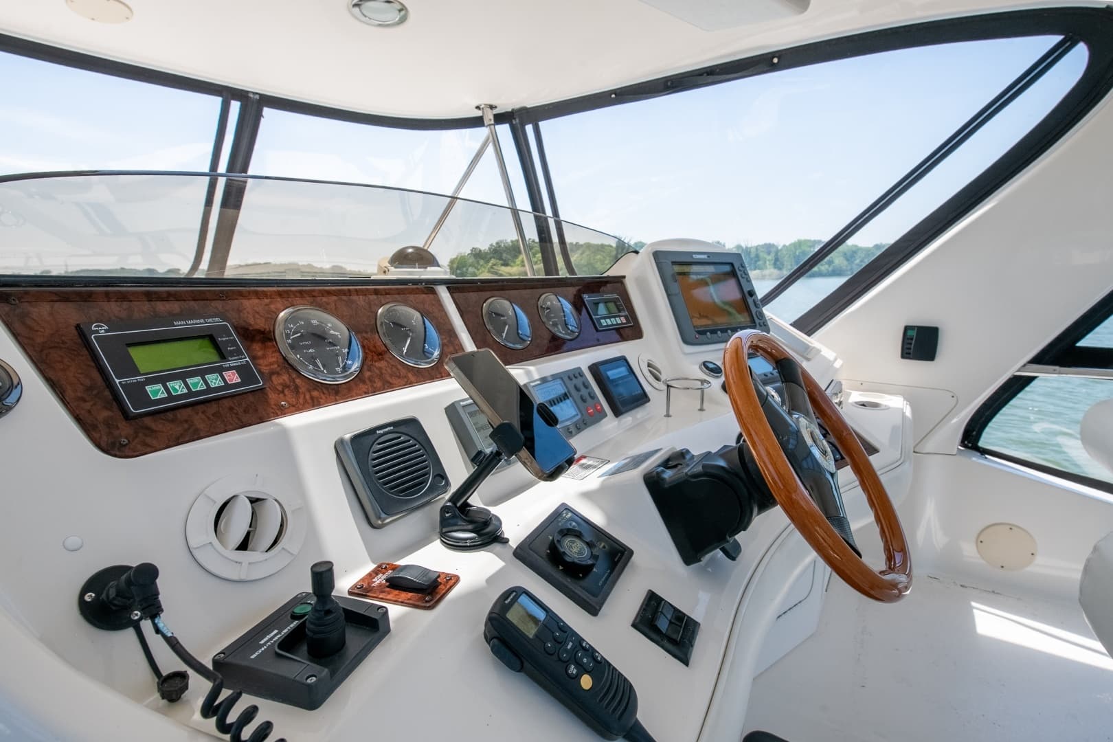 2003 Sea Ray 480 Sedan Bridge - Image 46