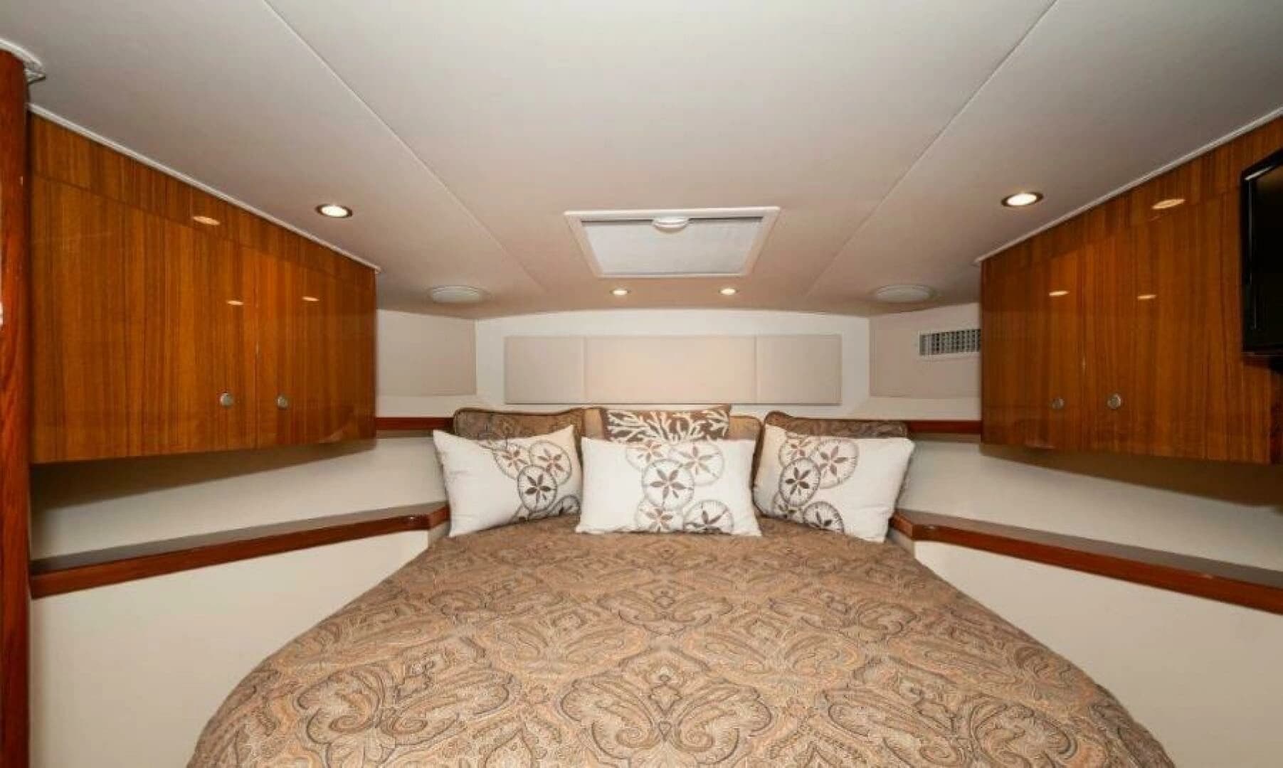 2012 Viking 42 Convertible - Image 13