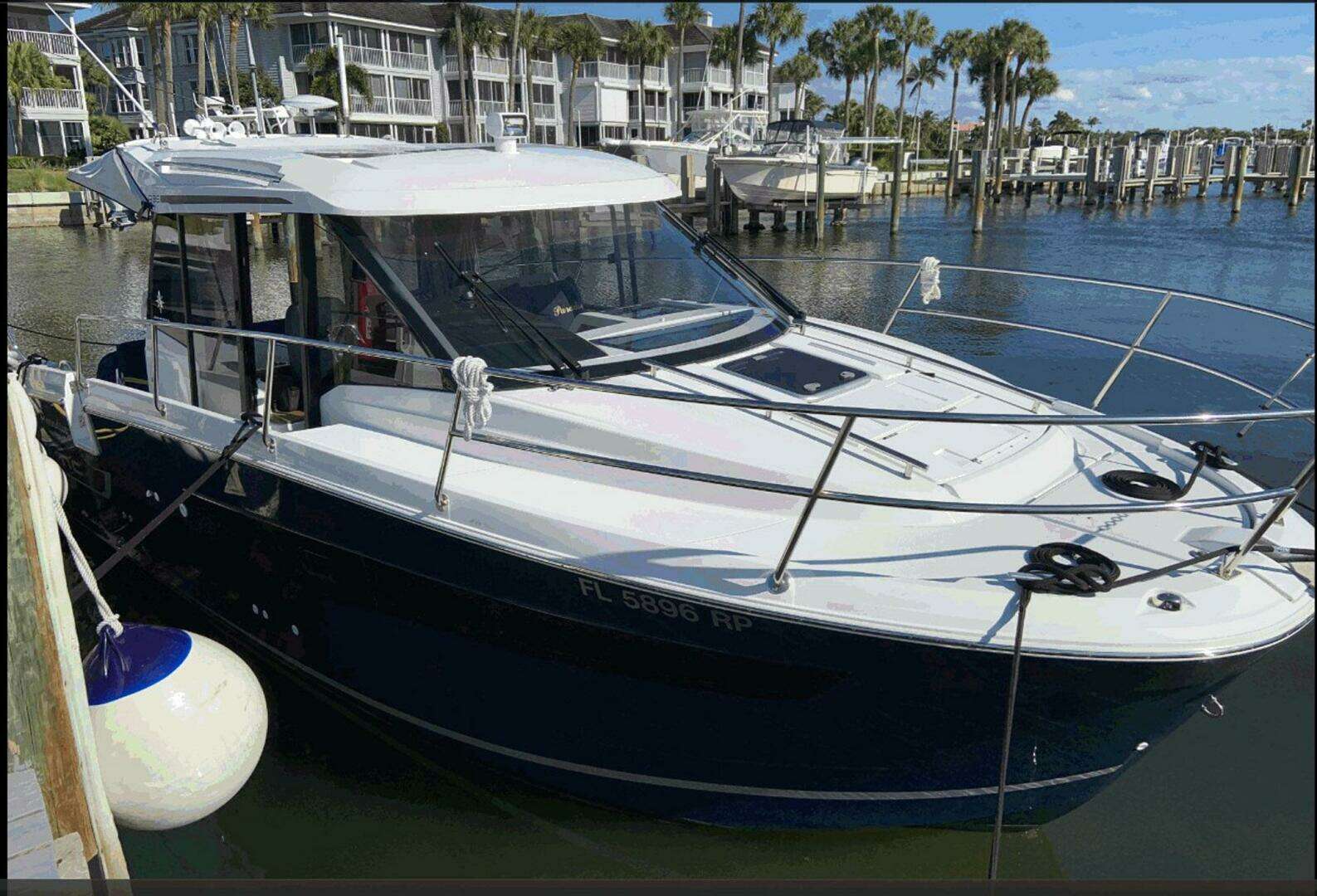 2018 Jeanneau NC 895 - Image 2