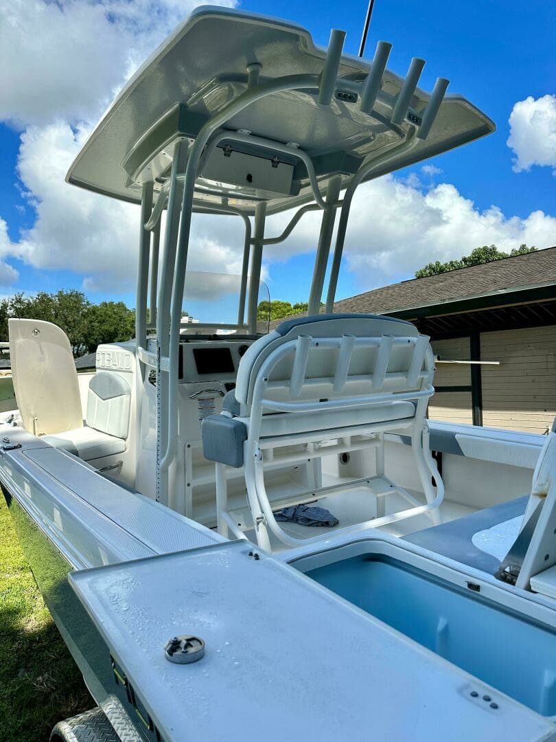 2020 Robalo 226 Cayman - Image 8