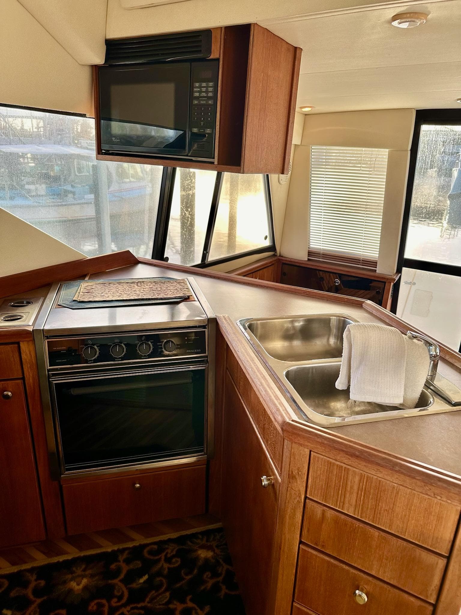 1997 Bayliner 3988 Motoryacht - 33