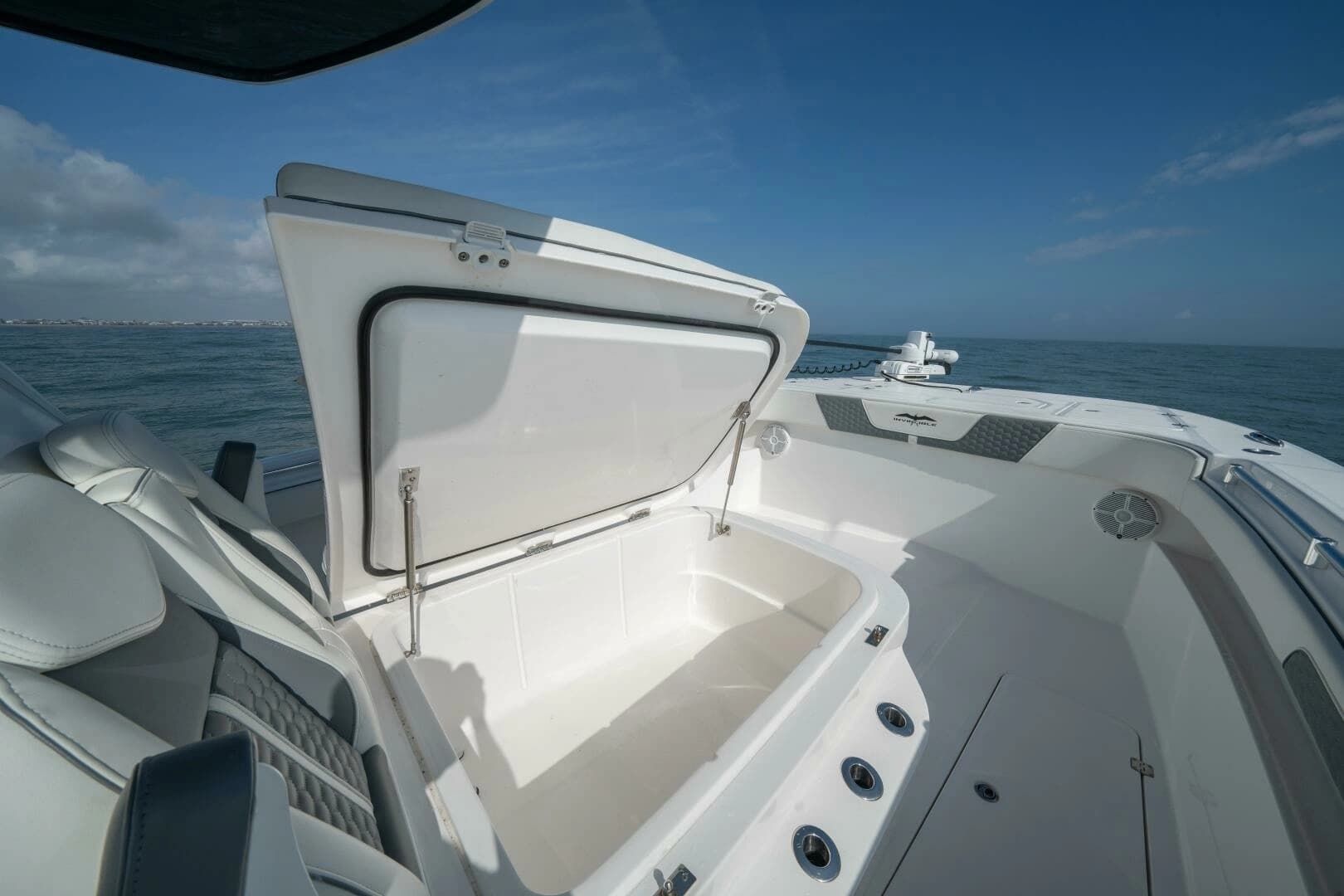 2024 Invincible 33 Catamaran - Image 10
