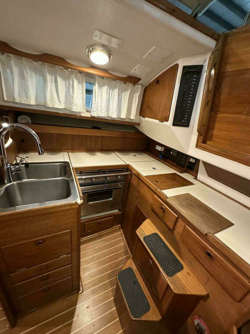 1984 Sabre Sabre 34-1 - Image 48