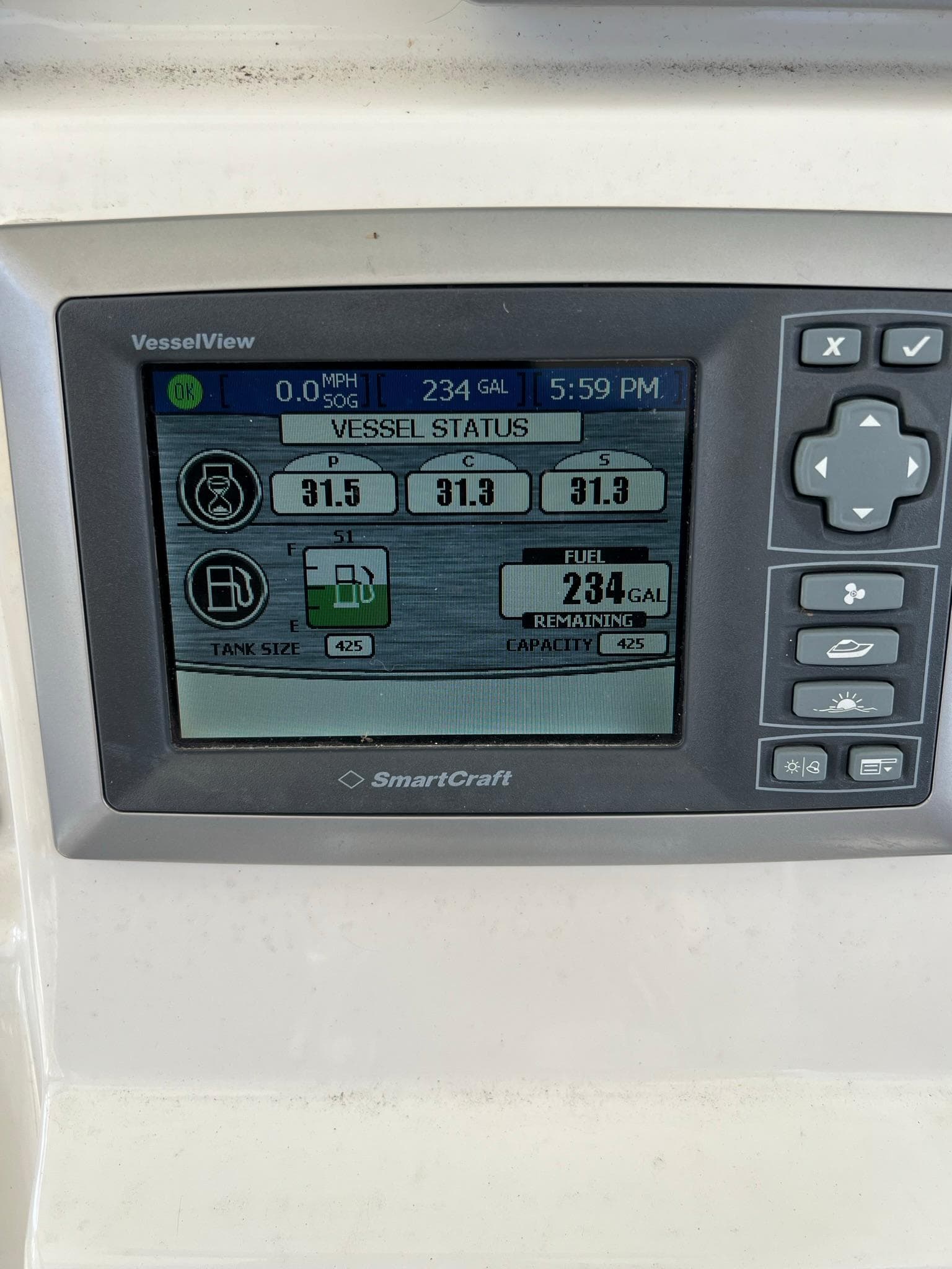 SmartCraft VesselView display on a 2013 Boston Whaler 370 Outrage showing vessel status.