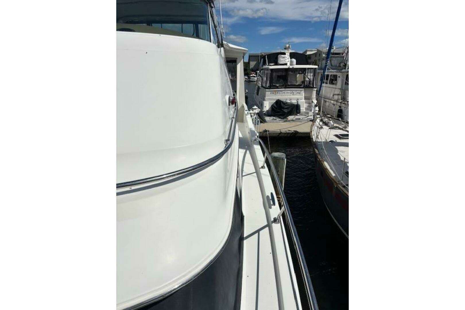 2004 Carver 466 Motor Yacht - Image 30