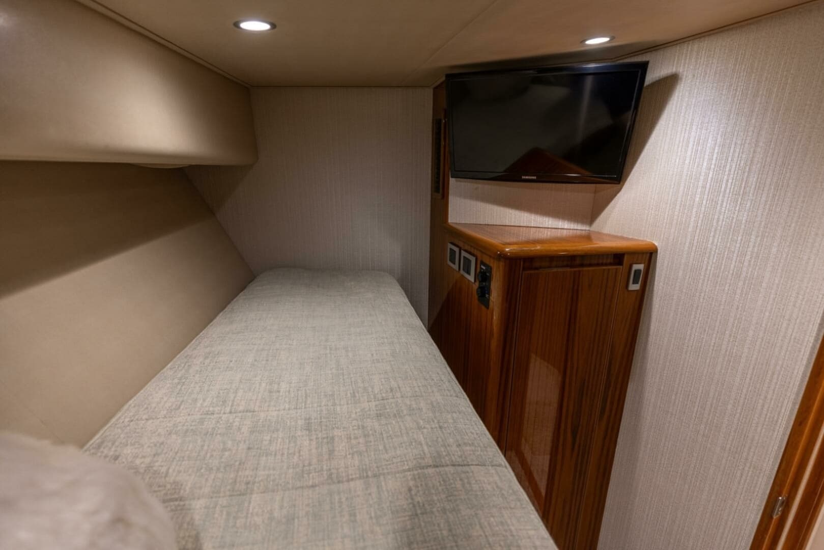 2015 Viking 62 Convertible - Image 23