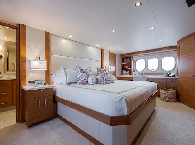 2015 Hatteras 100 Raised Pilothouse - 117