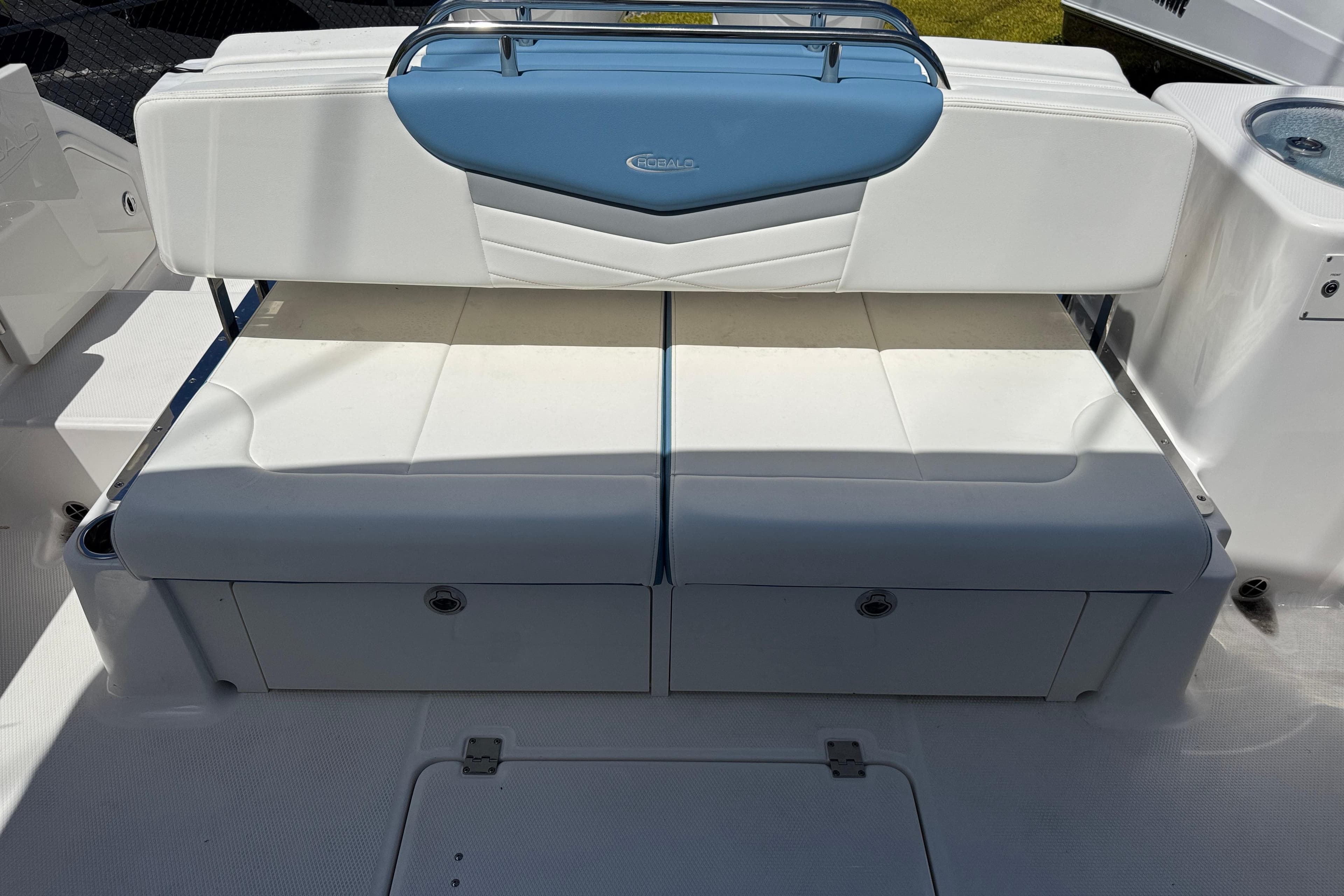 2026 Robalo R317 Dual Console boat seating with storage compartments.