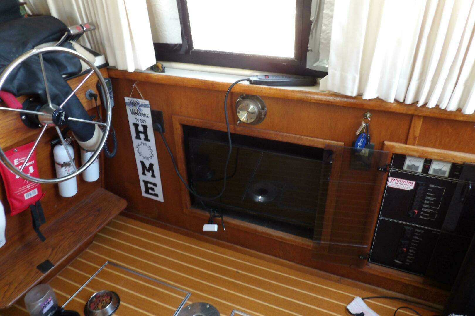1992 Carver 28 Aft Cabin Motor Yacht - Image 18
