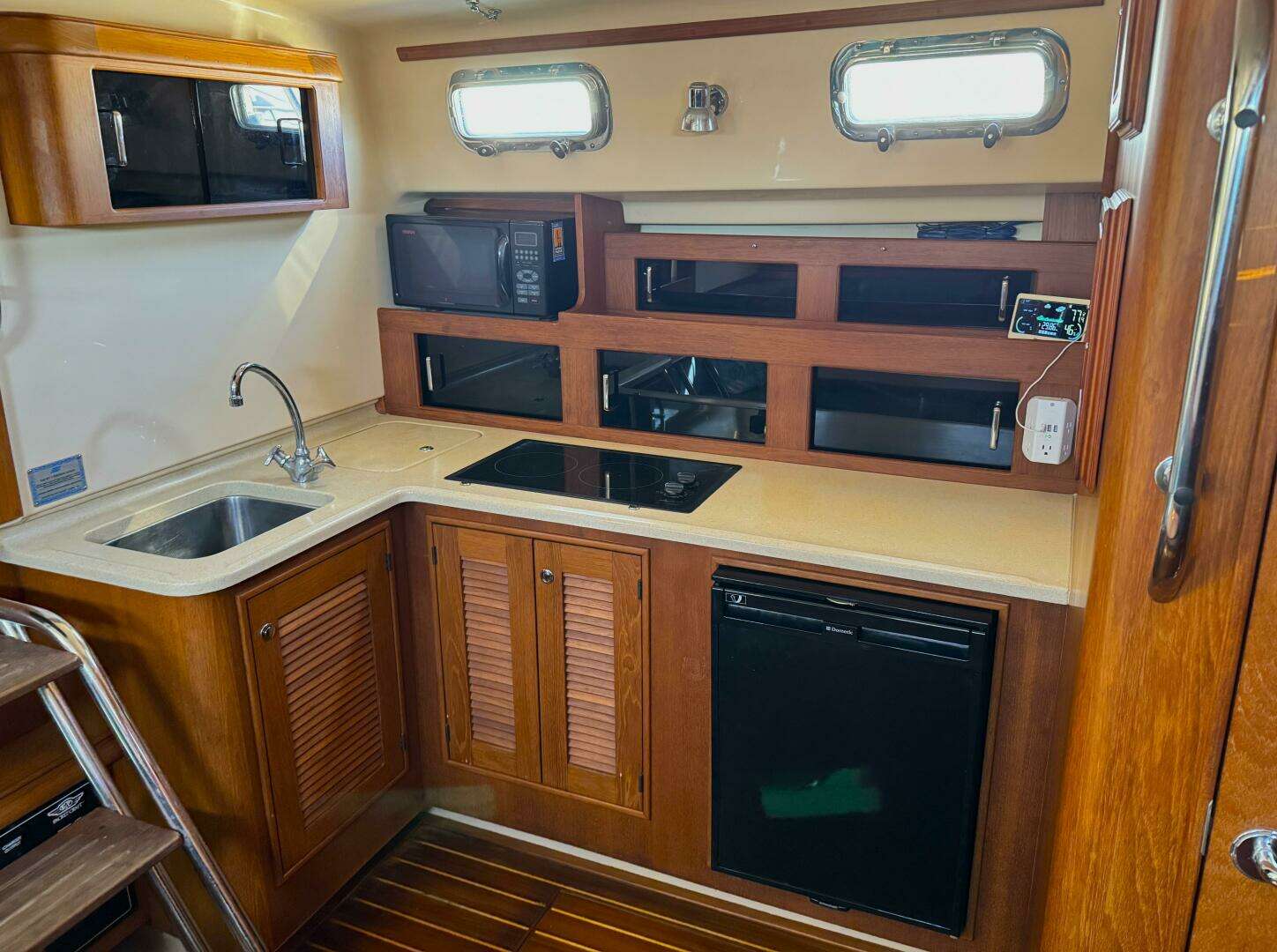 2004 Island Packet 360 Hardtop Express Cruiser - Image 14