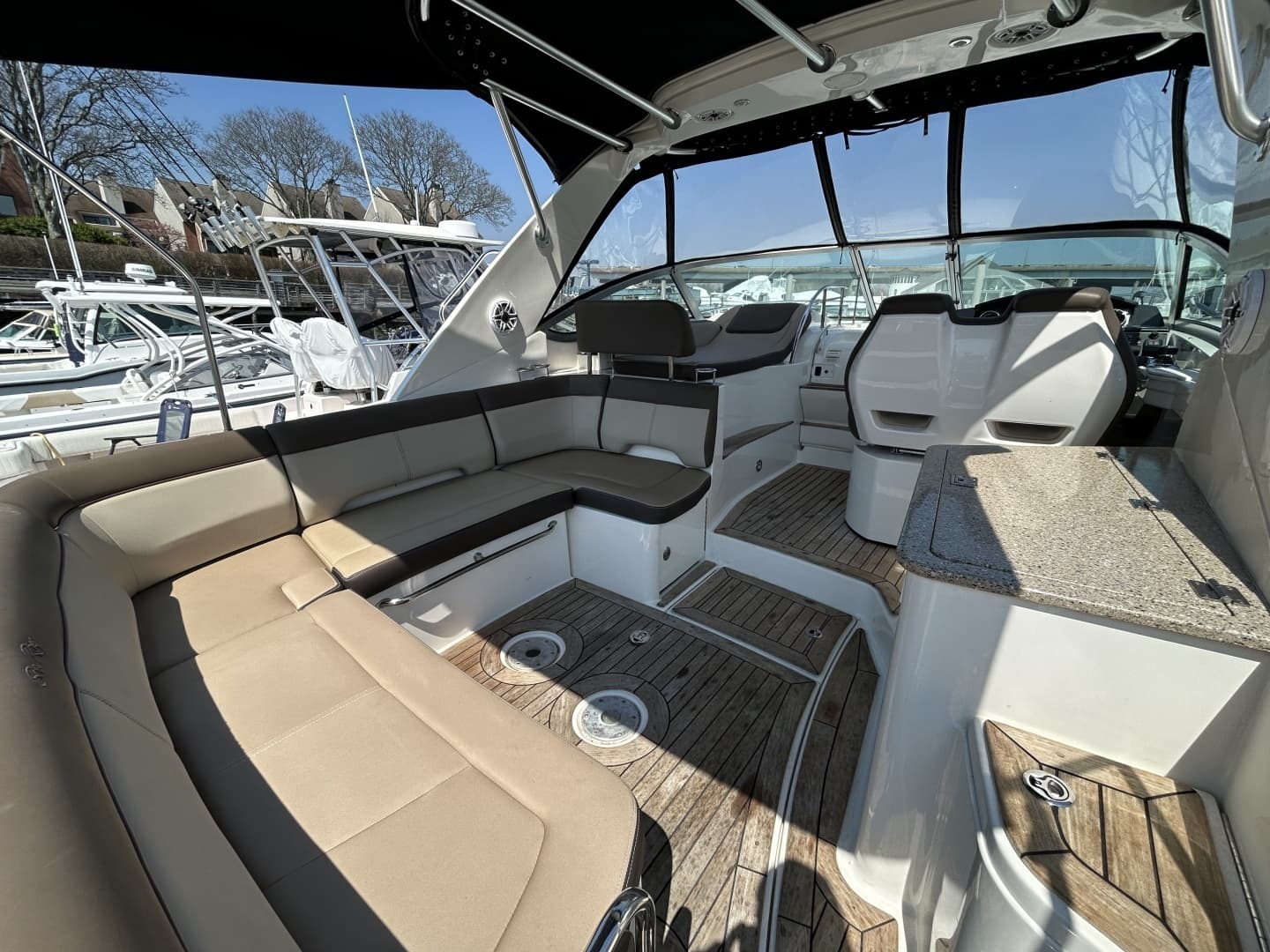 2014 Sea Ray 350 Sundancer - Image 3