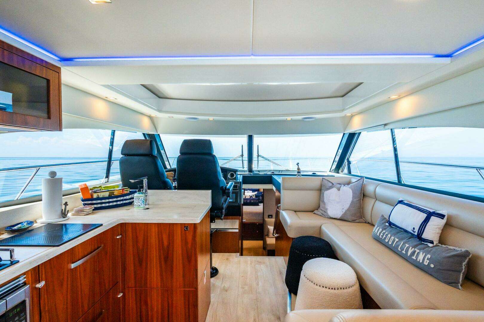 2019 Riviera 4800 Sport Yacht - Image 28