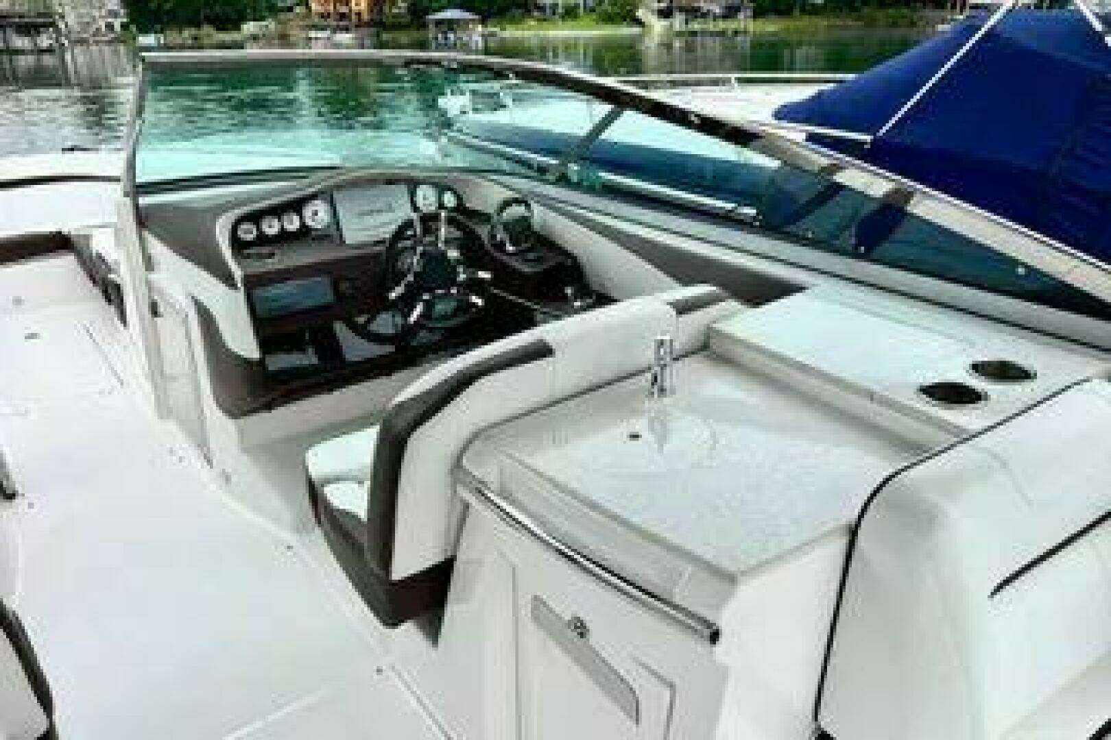2016 Regal 3200 Bowrider - Image 5