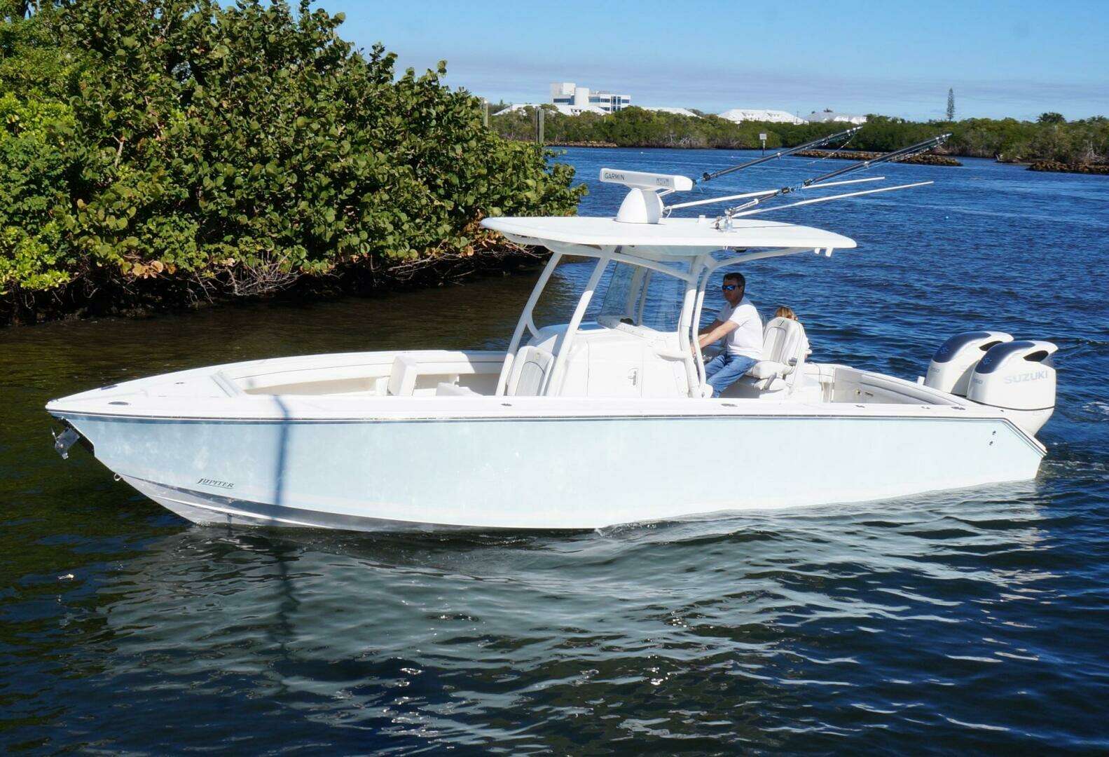 2015 Jupiter 30 FS - Image 2