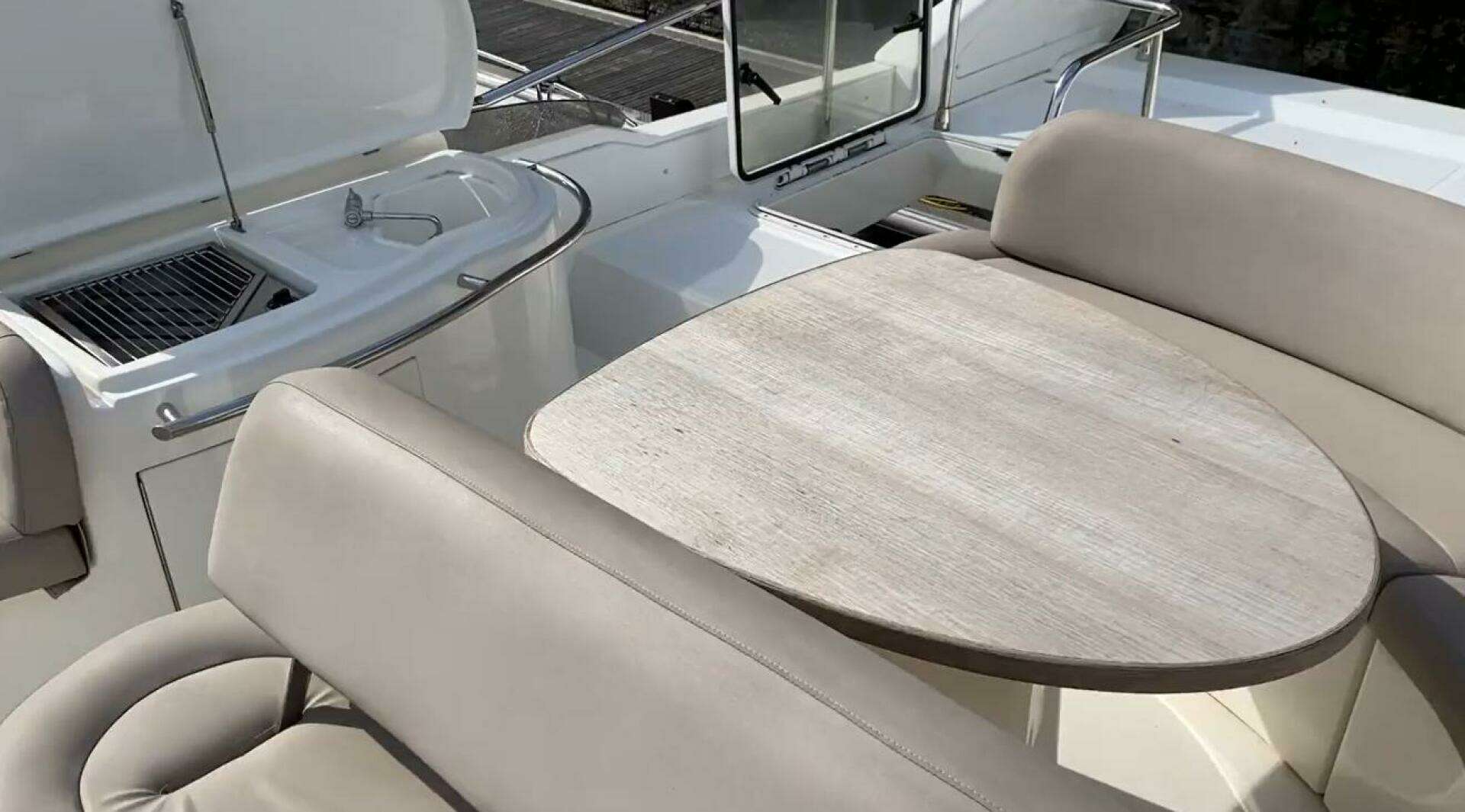 1999 Azimut 58 - Image 6