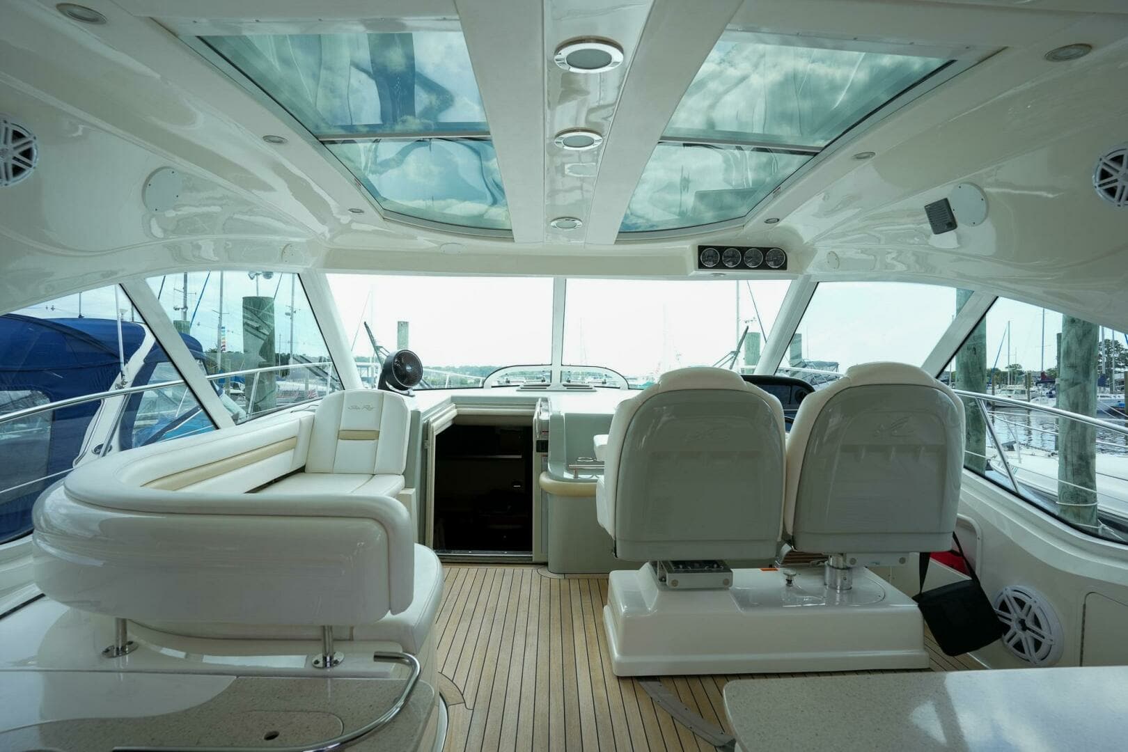 2010 Sea Ray 500 Sundancer - Image 11