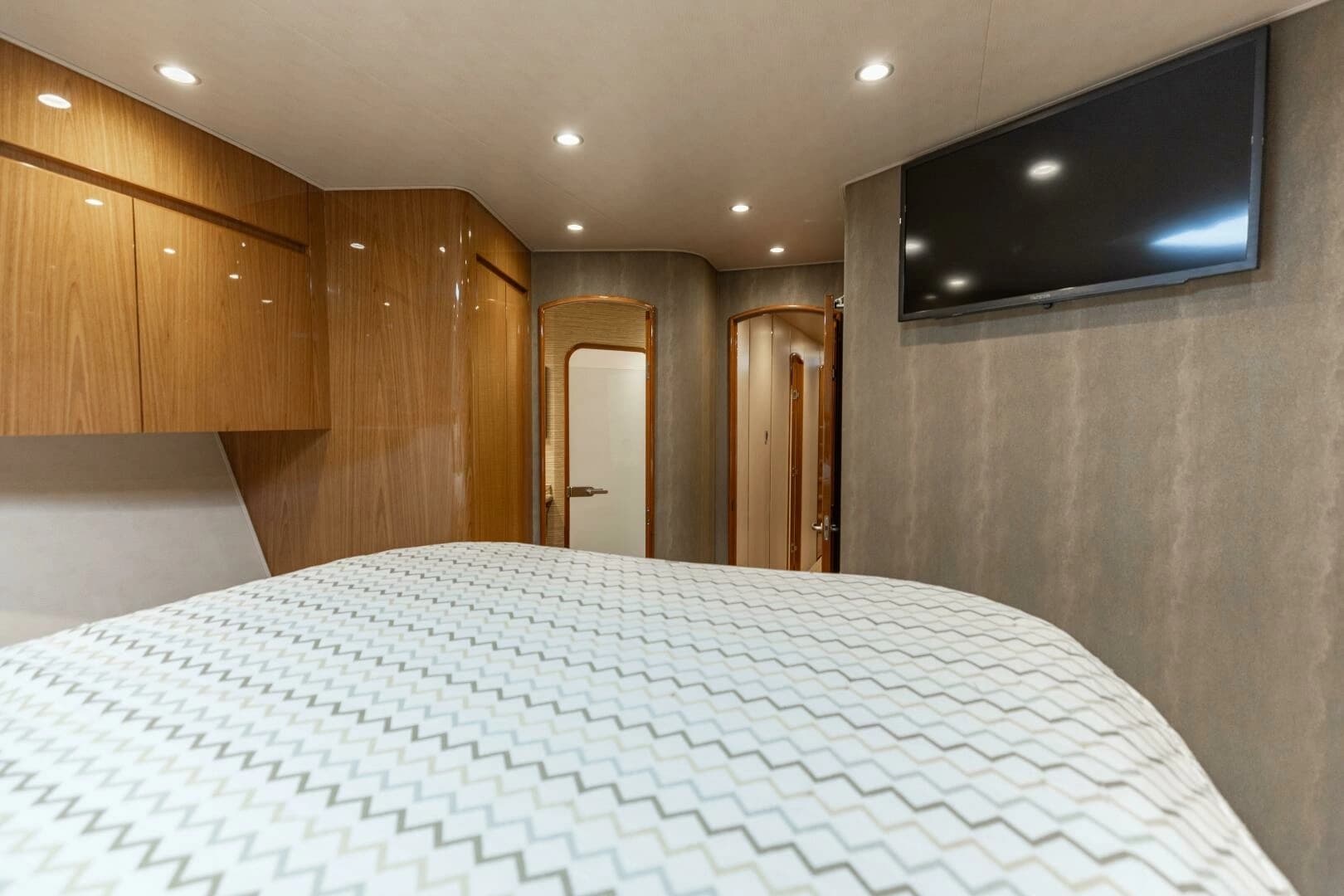 2013 Viking 76 Convertible - Image 36