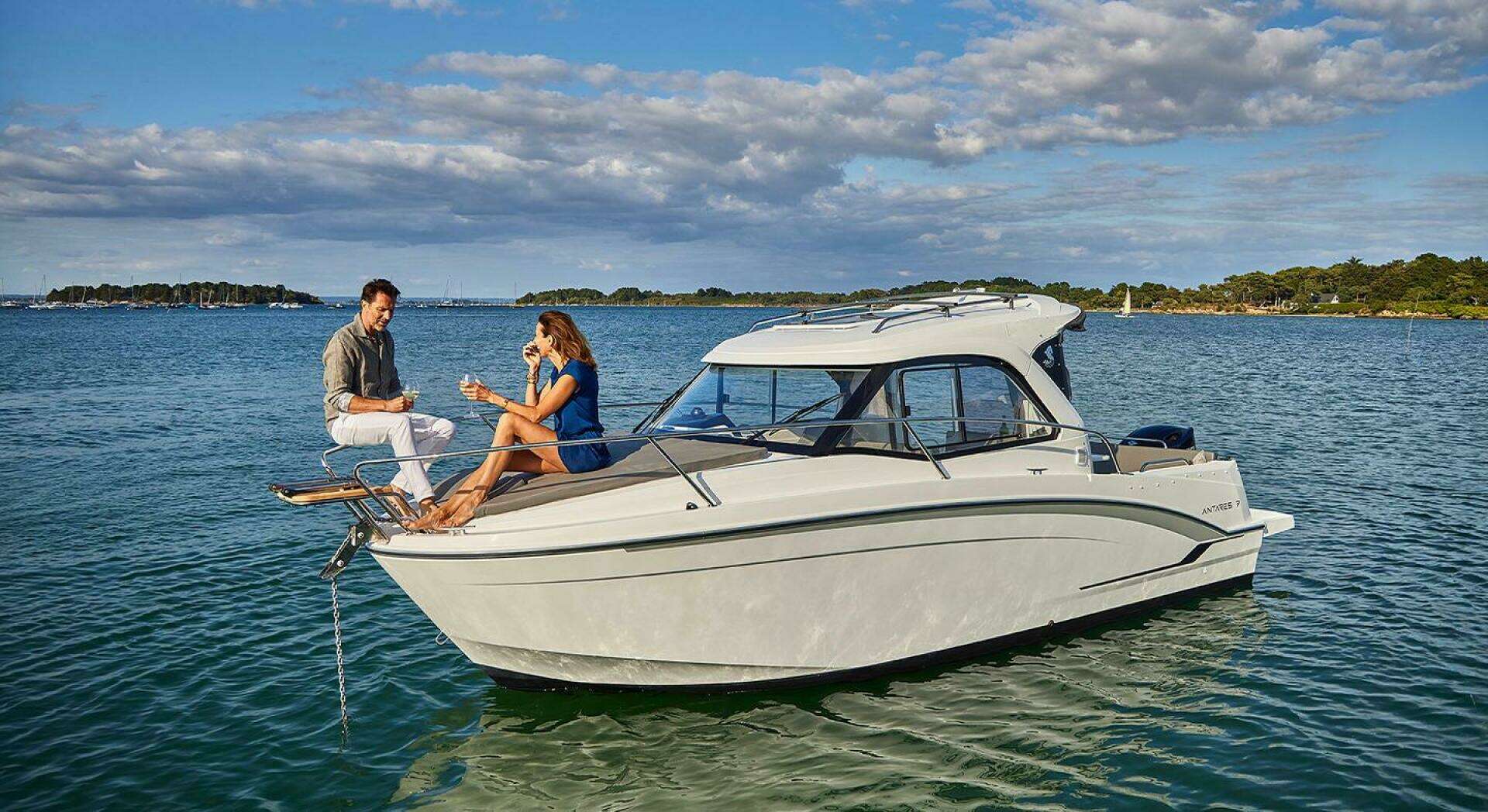 2026 Beneteau Antares 7 - Image 6