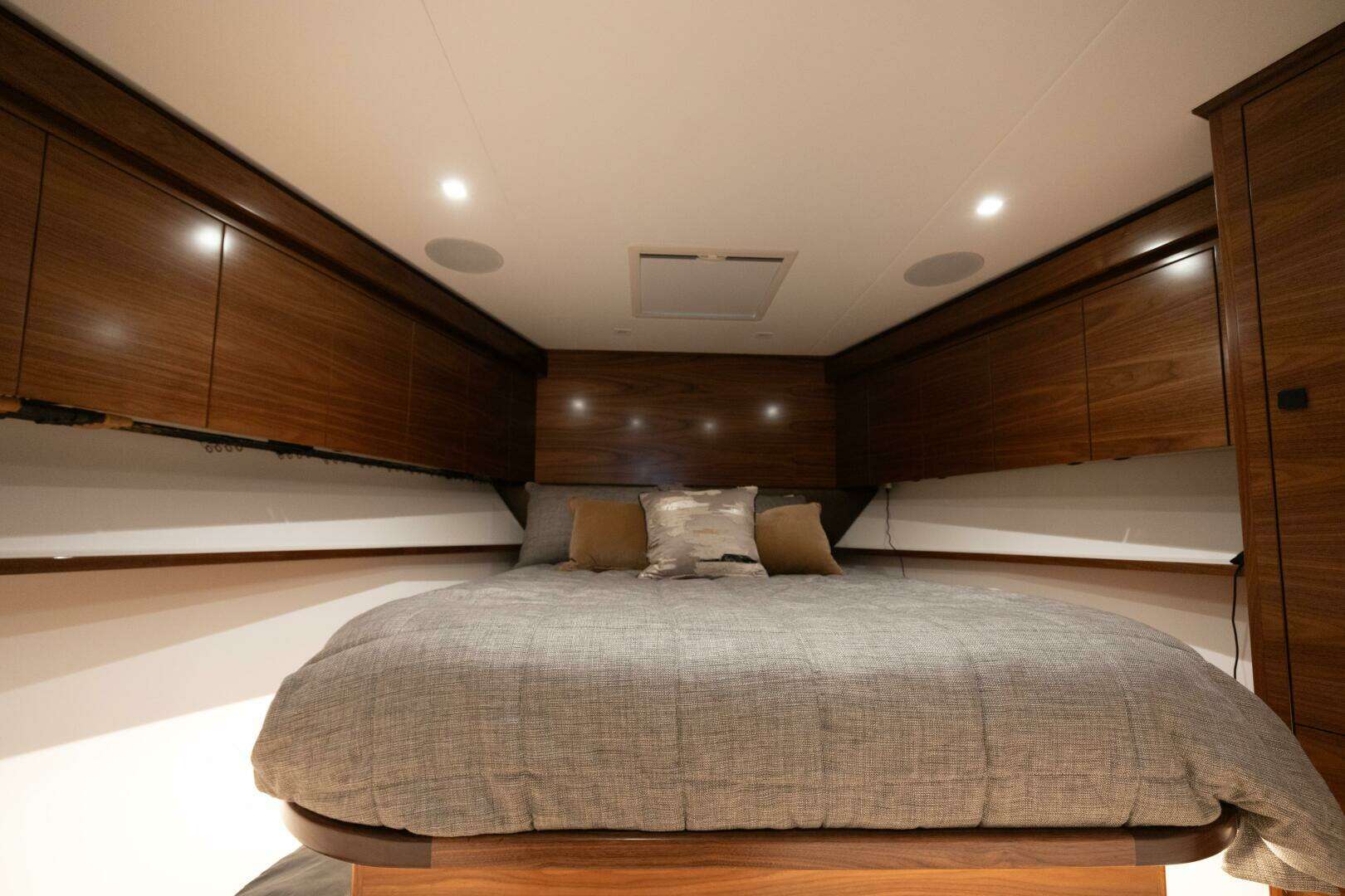 2025 Viking 82 Convertible - Image 26