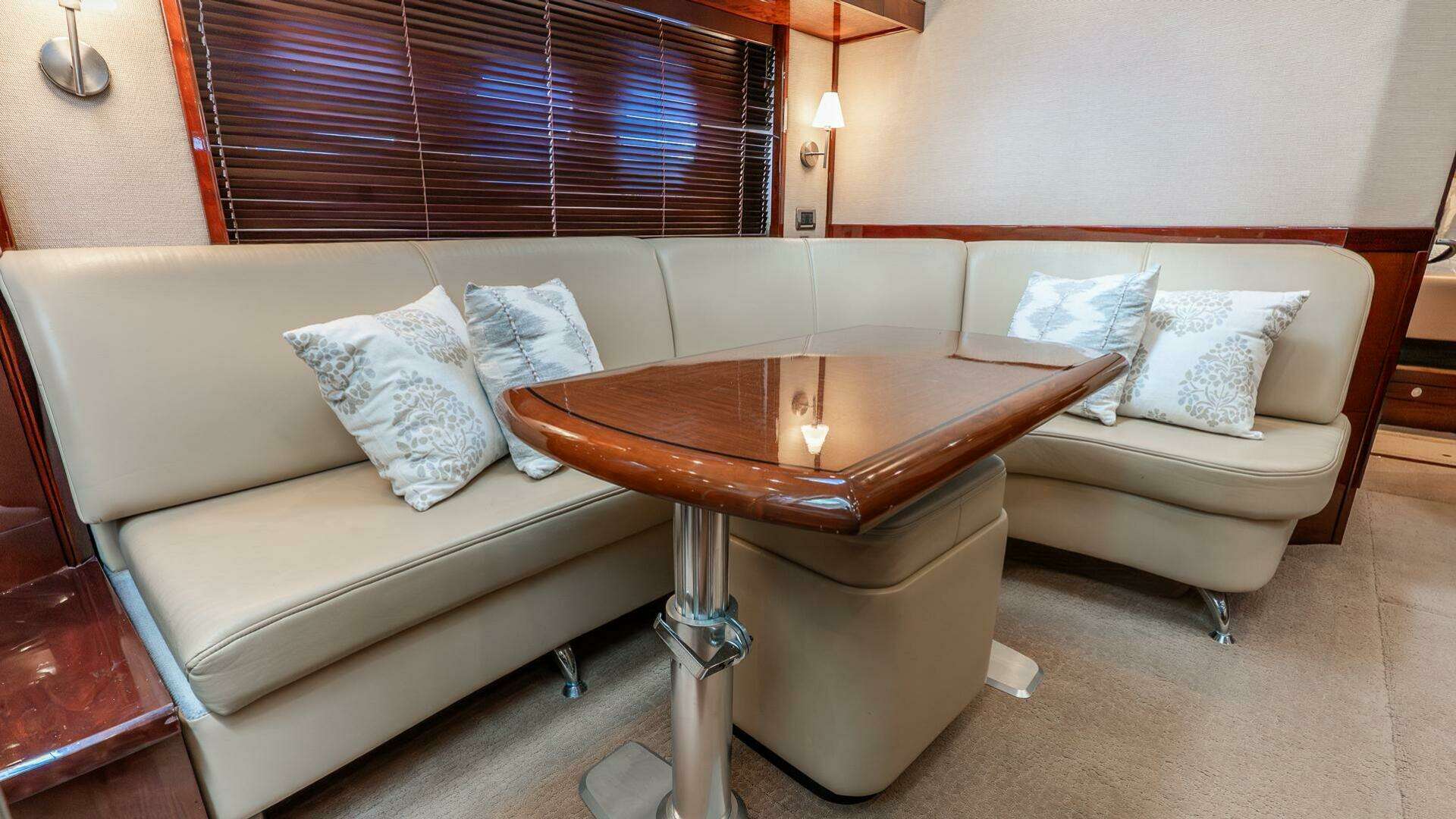 2008 Sea Ray Sundancer 60 - Image 10