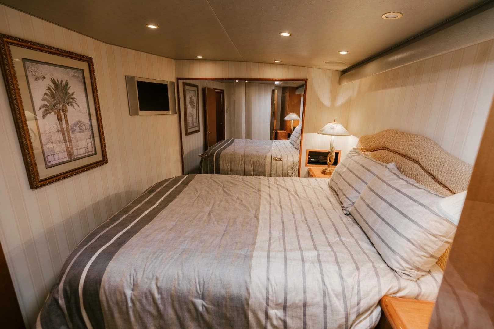 2003 Viking 56 Convertible - Image 36