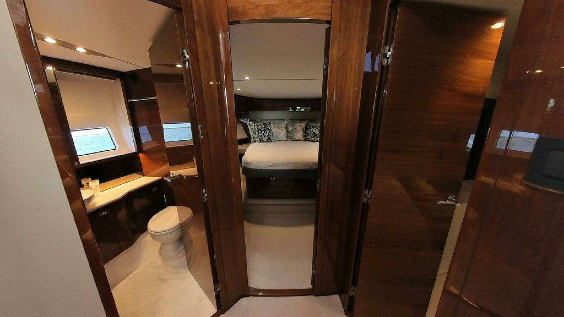 2021 Princess S62 - Image 31