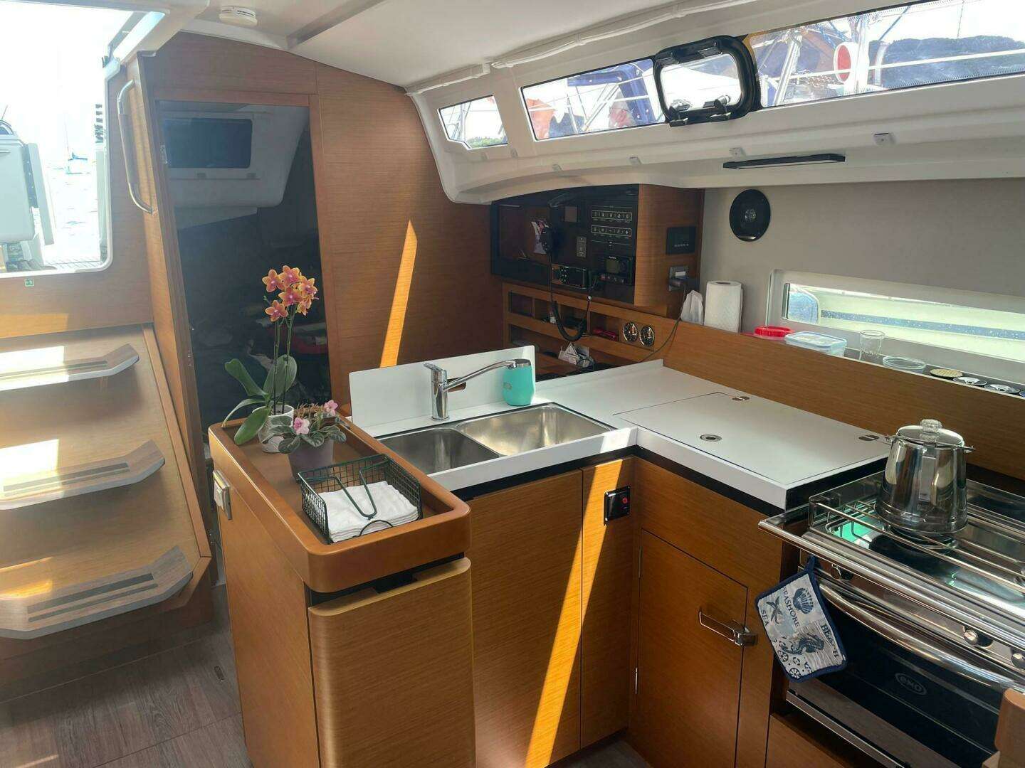 2021 Jeanneau Sun Odyssey 410 - Image 38