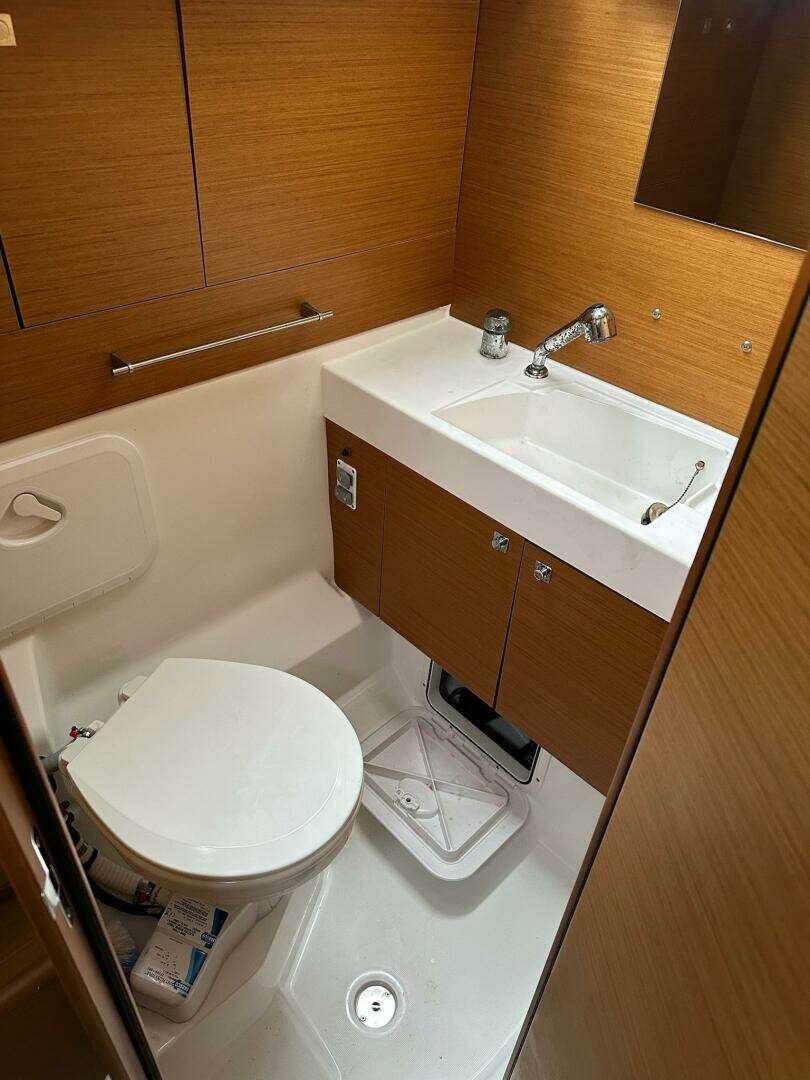 2018 Jeanneau Sun Odyssey 479 - Image 63