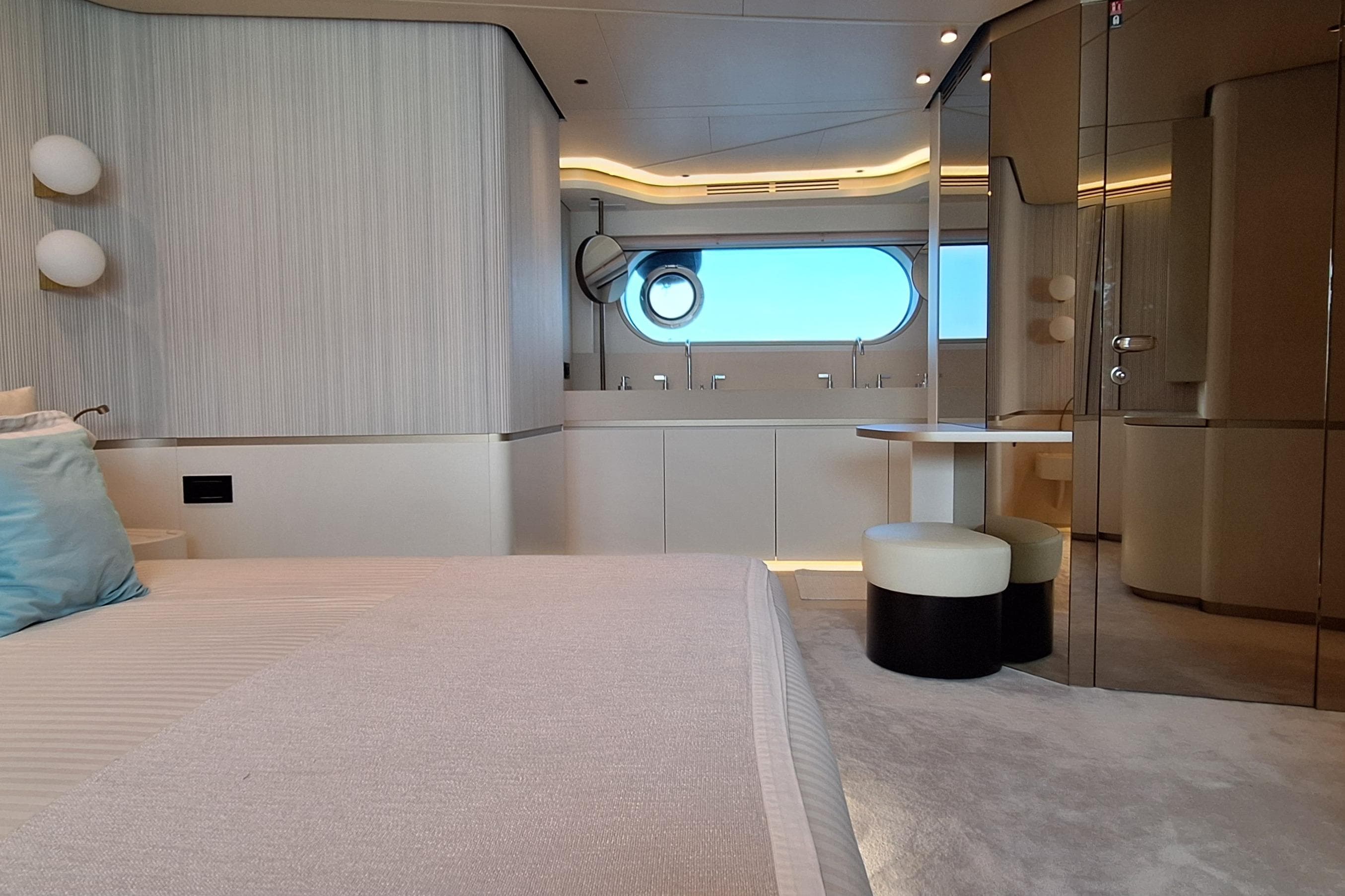 Luxurious interior of 2022 Azimut Magellano 25M yacht, featuring modern design and elegant furnishings.
