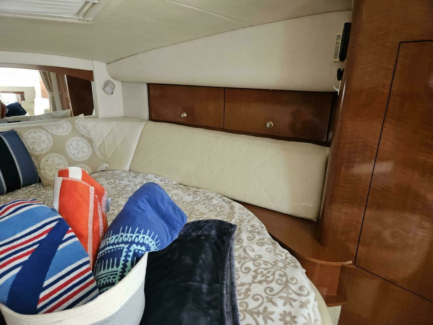 2004 Sea Ray 320 - Image 16