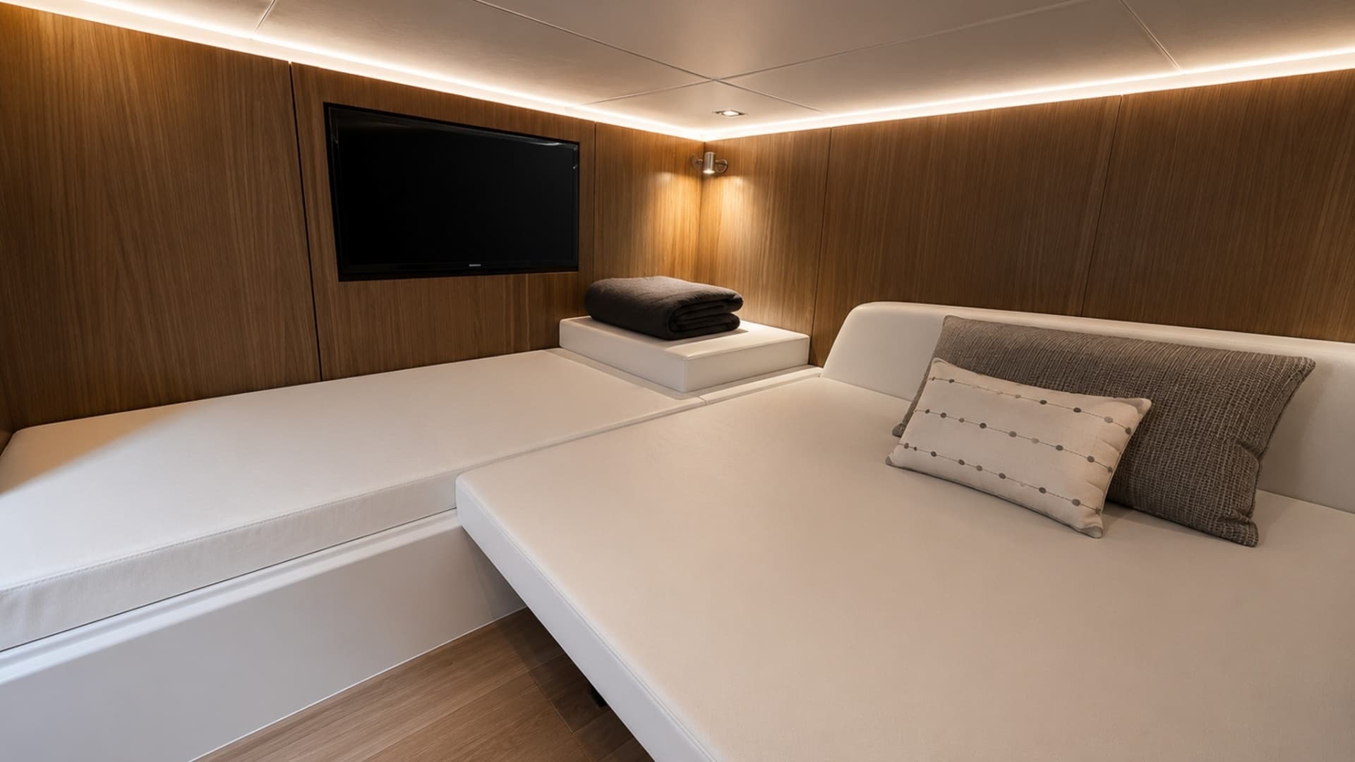2024 Cruisers Yachts 50 GLS - Image 34