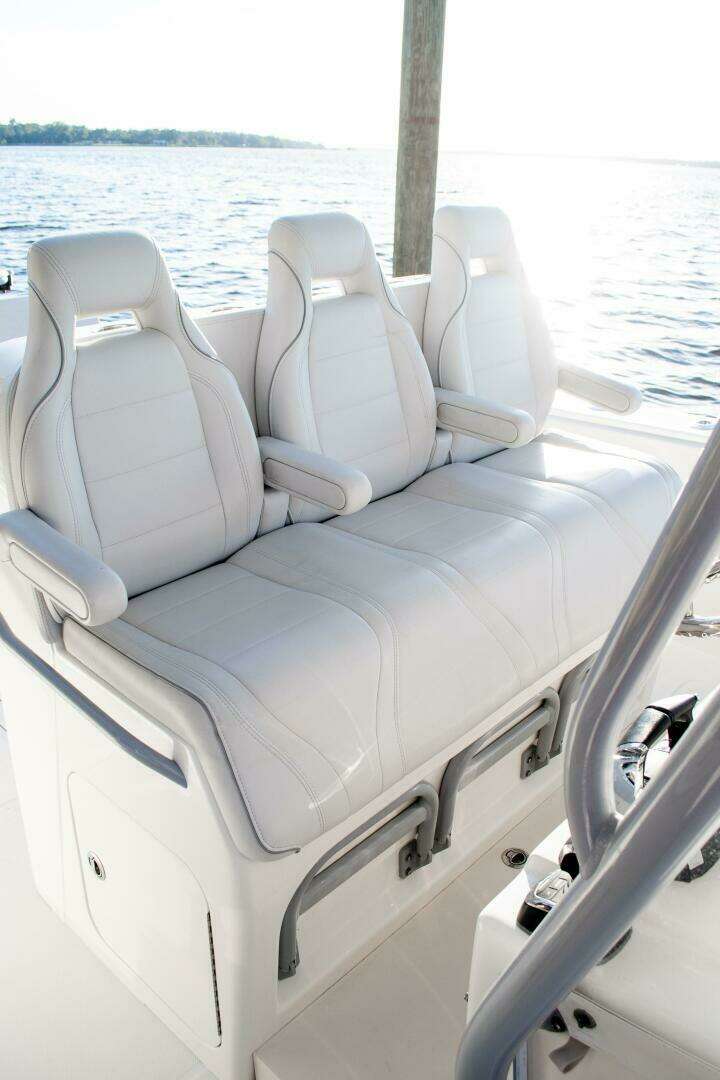 2021 SeaVee 370Z - Image 10