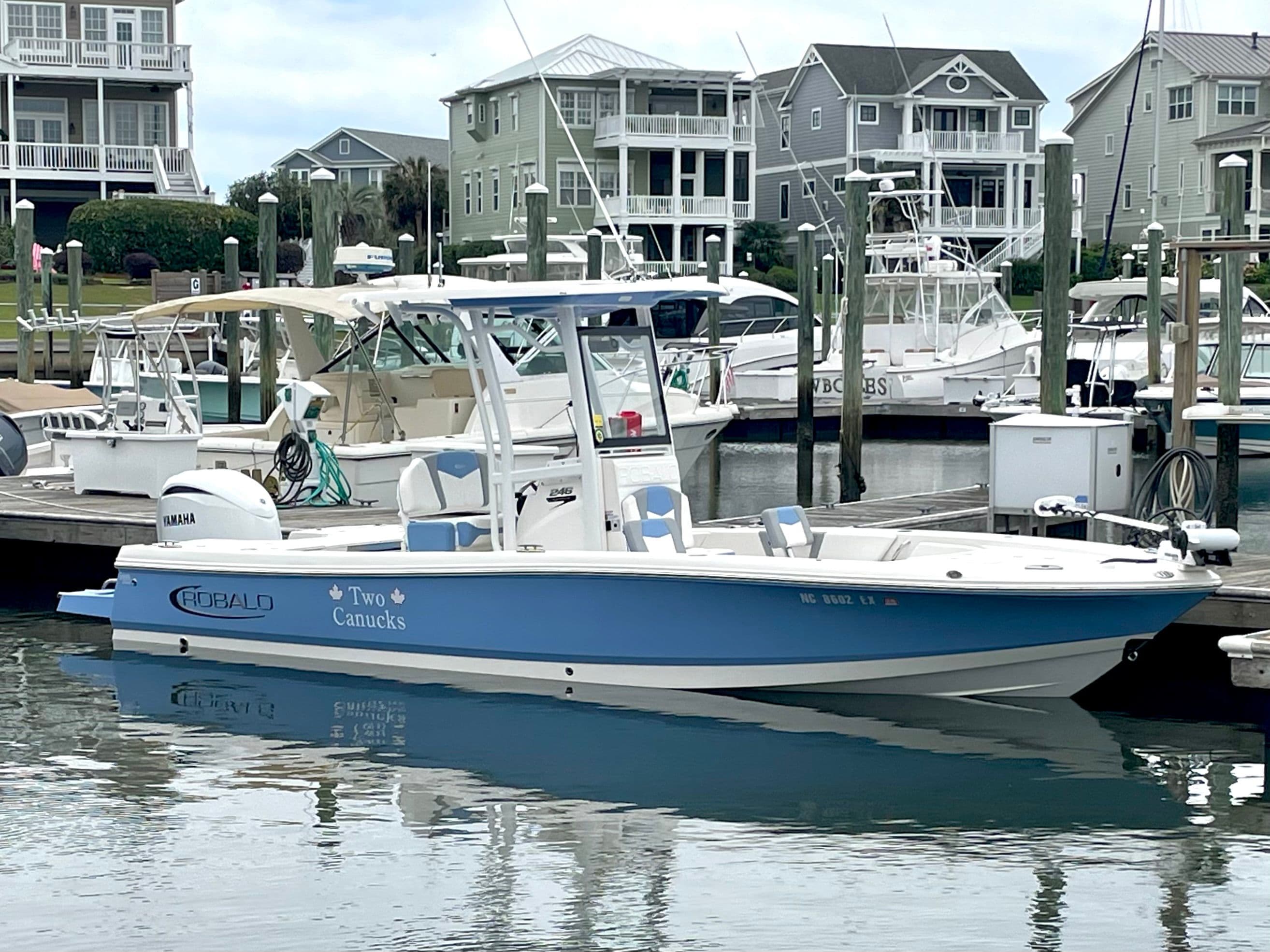 2022 Robalo 246 Cayman
