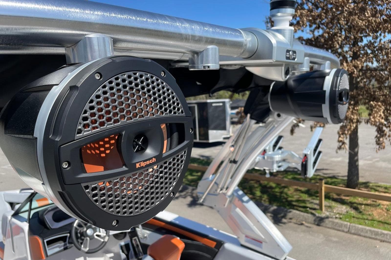 2024 MasterCraft X22 boat with Klipsch speakers and sleek design.