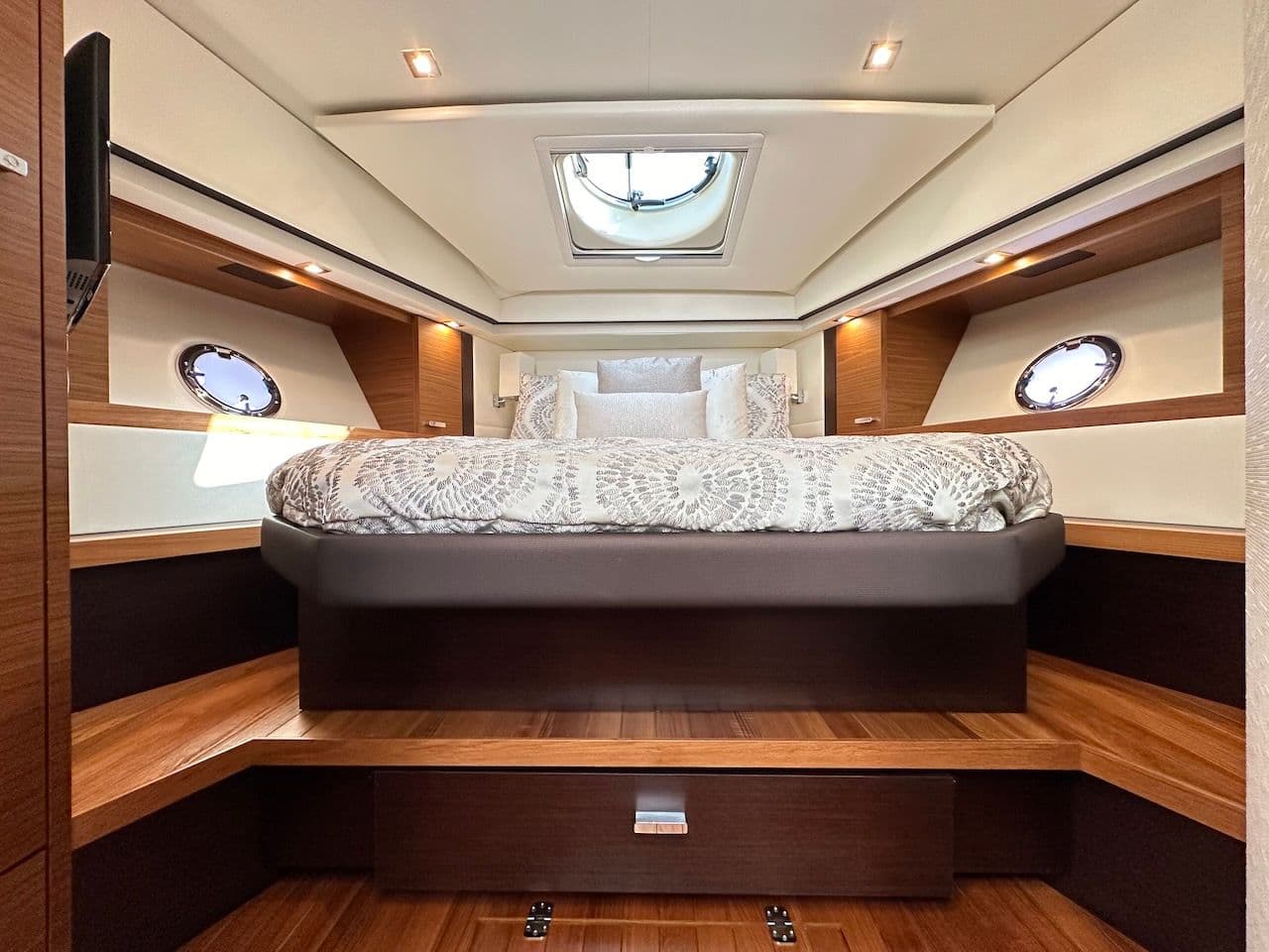 Luxurious bedroom in Tiara Yachts Coupe 39, 2019 model.