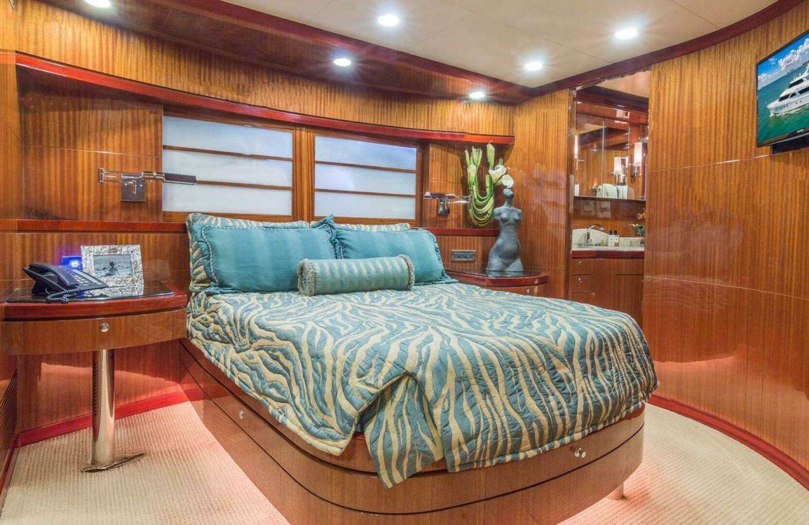 2008 Ocean Alexander 100 Skylounge Megayacht - Image 15