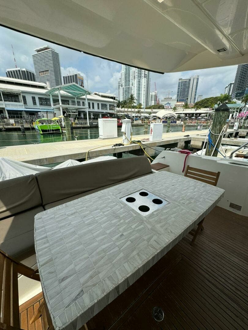 2014 Prestige 550 - Image 8