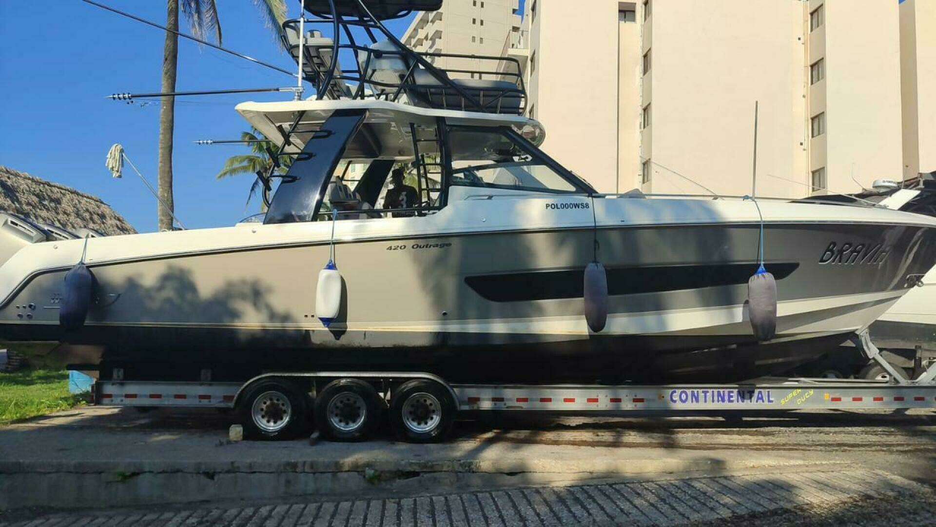 2024 Boston Whaler 420 Outrage - Image 4
