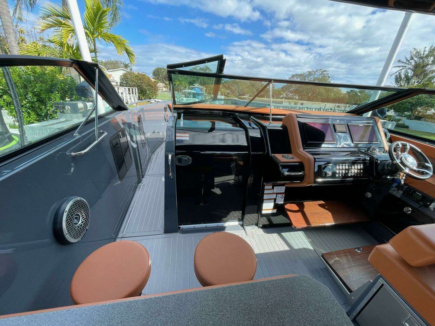 2023 Cruisers Yachts 38 GLS - Image 37