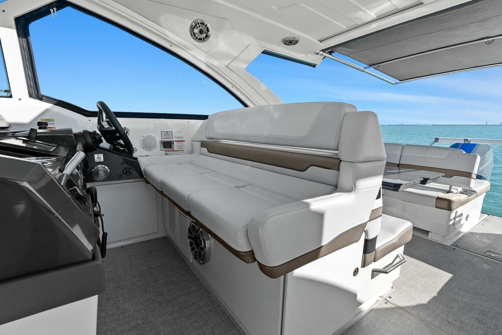 2023 Formula 380 Super Sport Crossover - Image 23