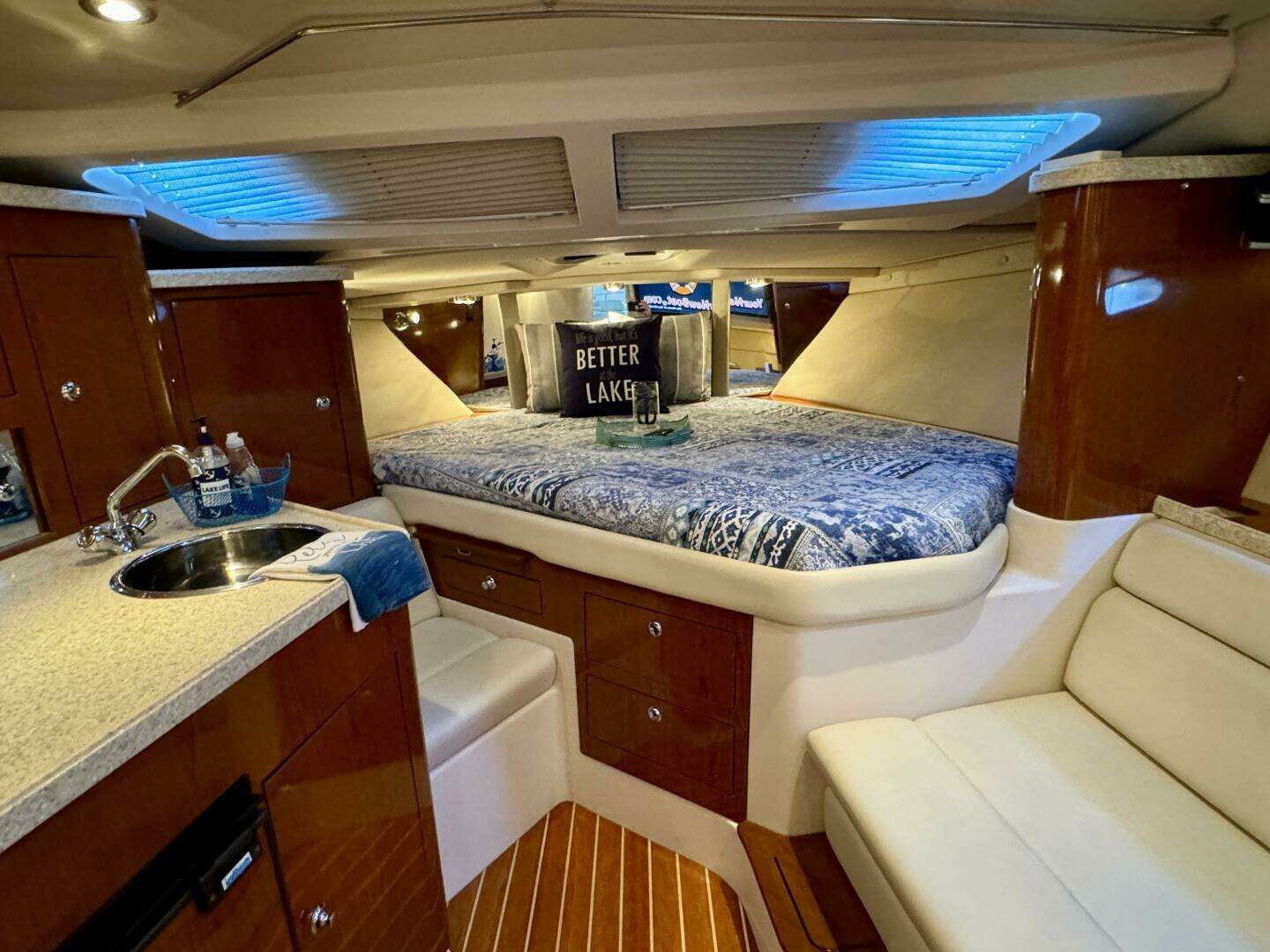 2006 Regal 3360 Window Express - Image 41