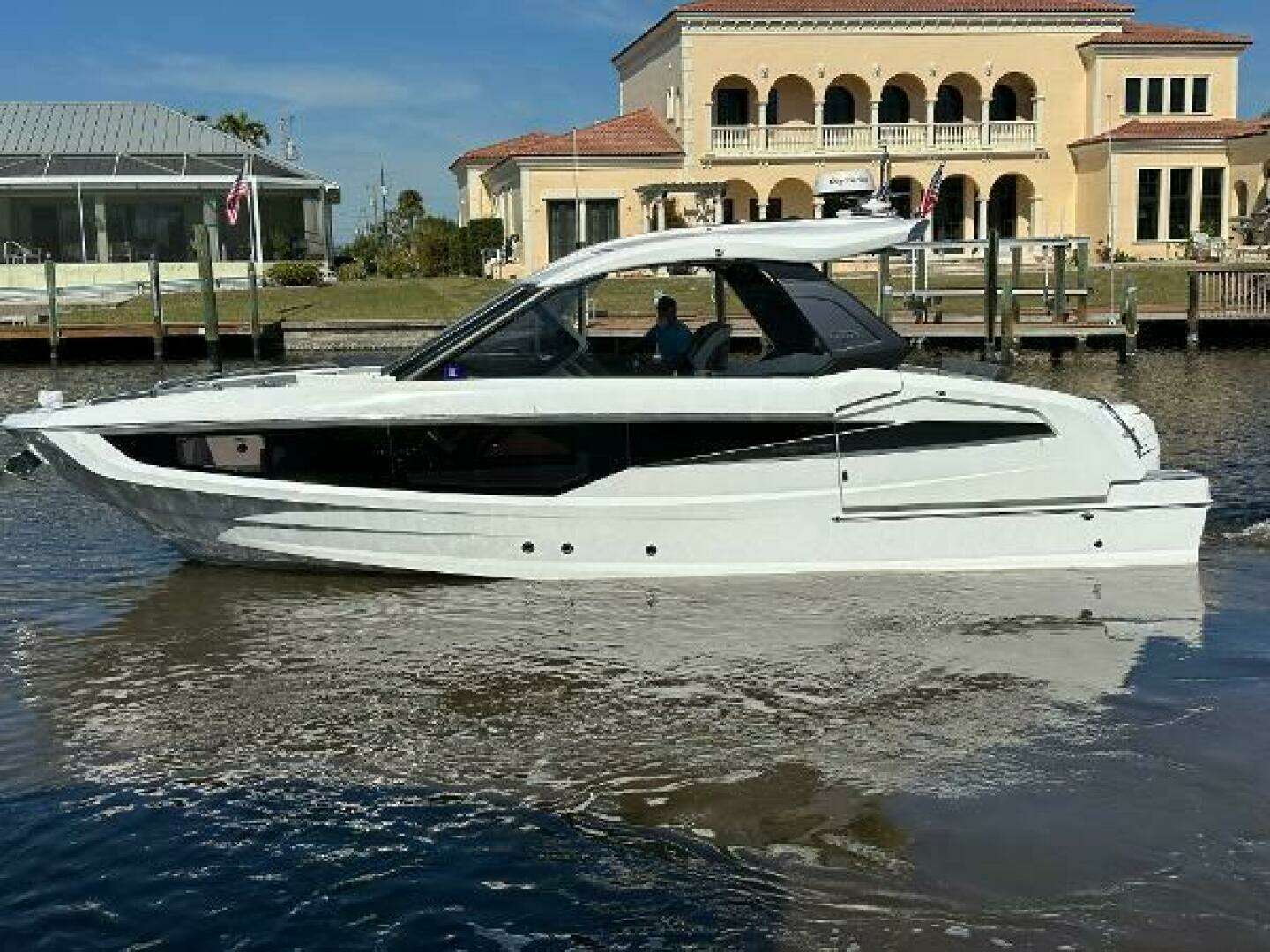 2022 Galeon 325 GTO - Image 2