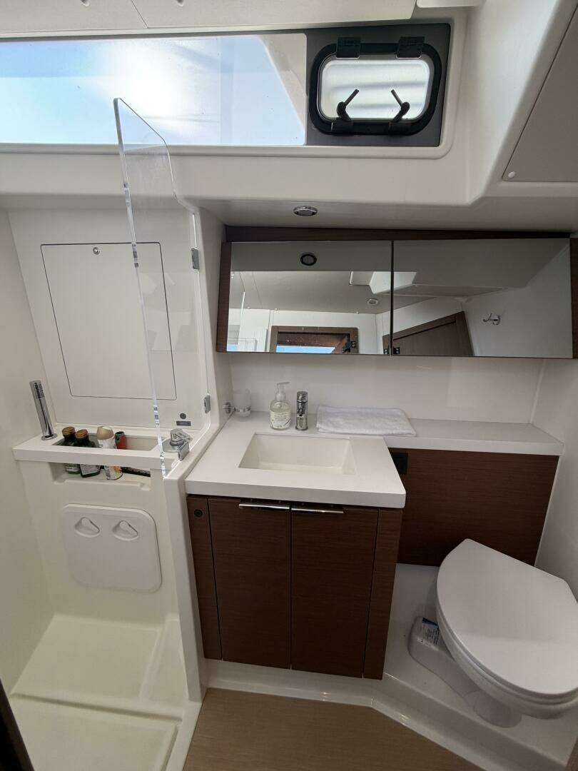 2022 Beneteau Oceanis Yacht - Image 25