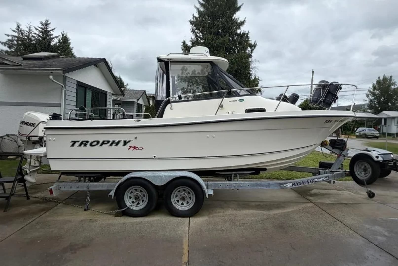 2005 Bayliner Trophy 2052 Walkaround - Image 3