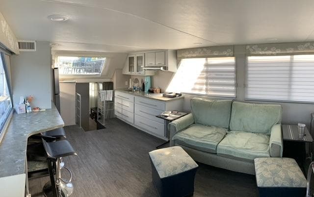 Interior of a 1977 Gibson Standard houseboat with modern furnishings and ample natural light.