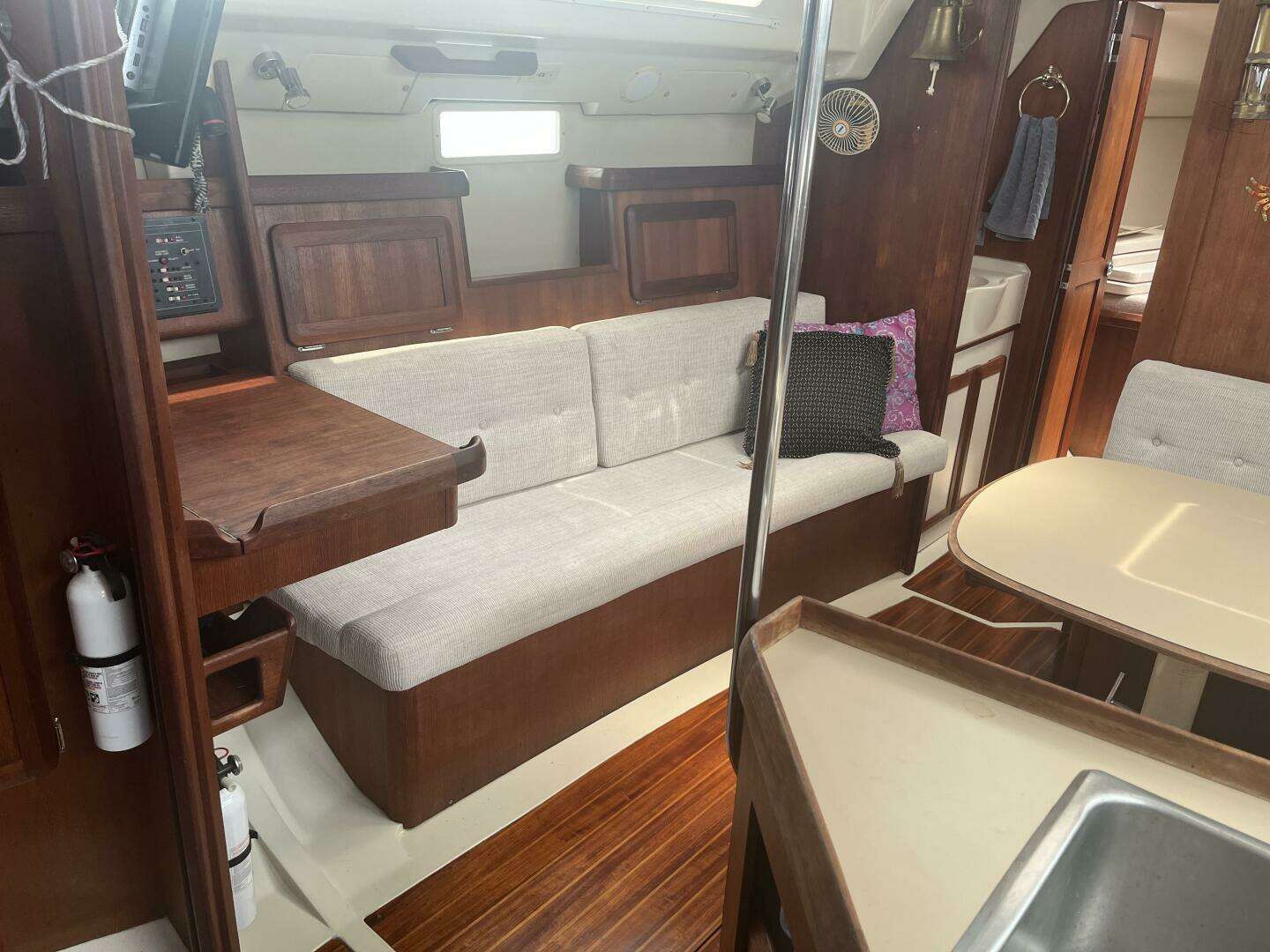 1992 Hunter 33.5 - Image 29