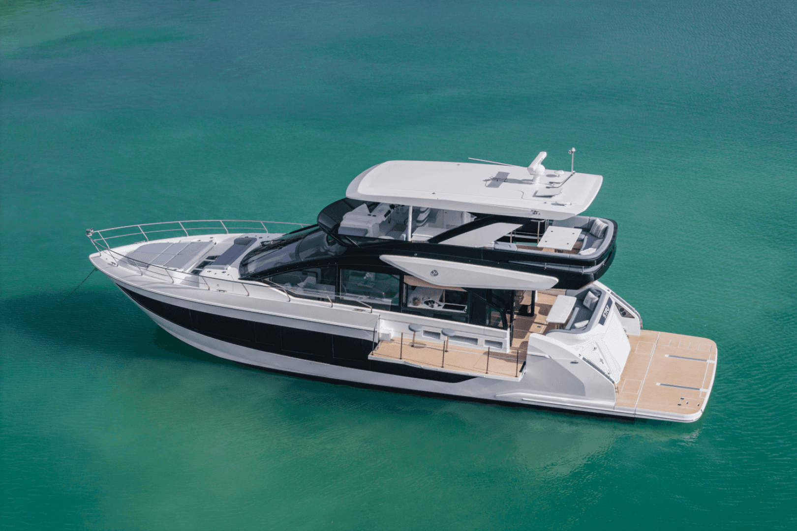 2026 Cruisers Yachts 57 FLY - Image 9