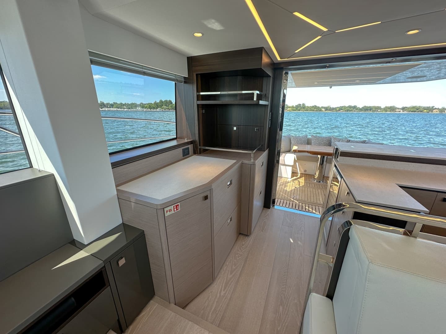 2024 Sunseeker 55 Manhattan - Image 45