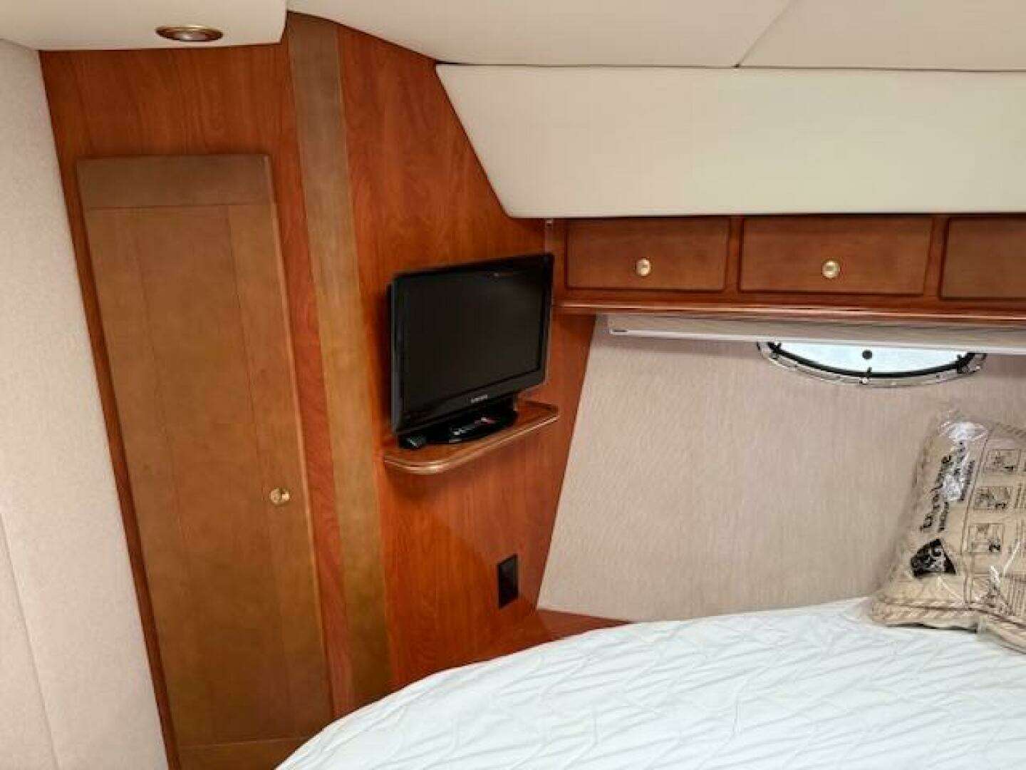 2006 Rinker 410 express diesel - Image 28