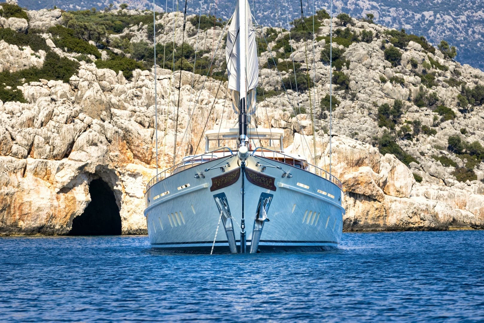 2026 Ares Yachts — - Image 6